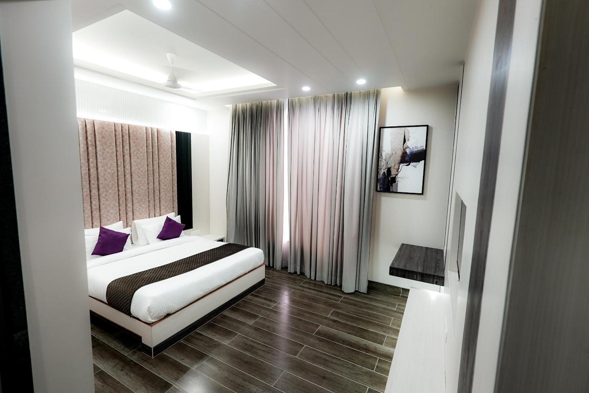 Hotel Elinor By Dazzling Hotels & Resorts Agra  Zewnętrze zdjęcie