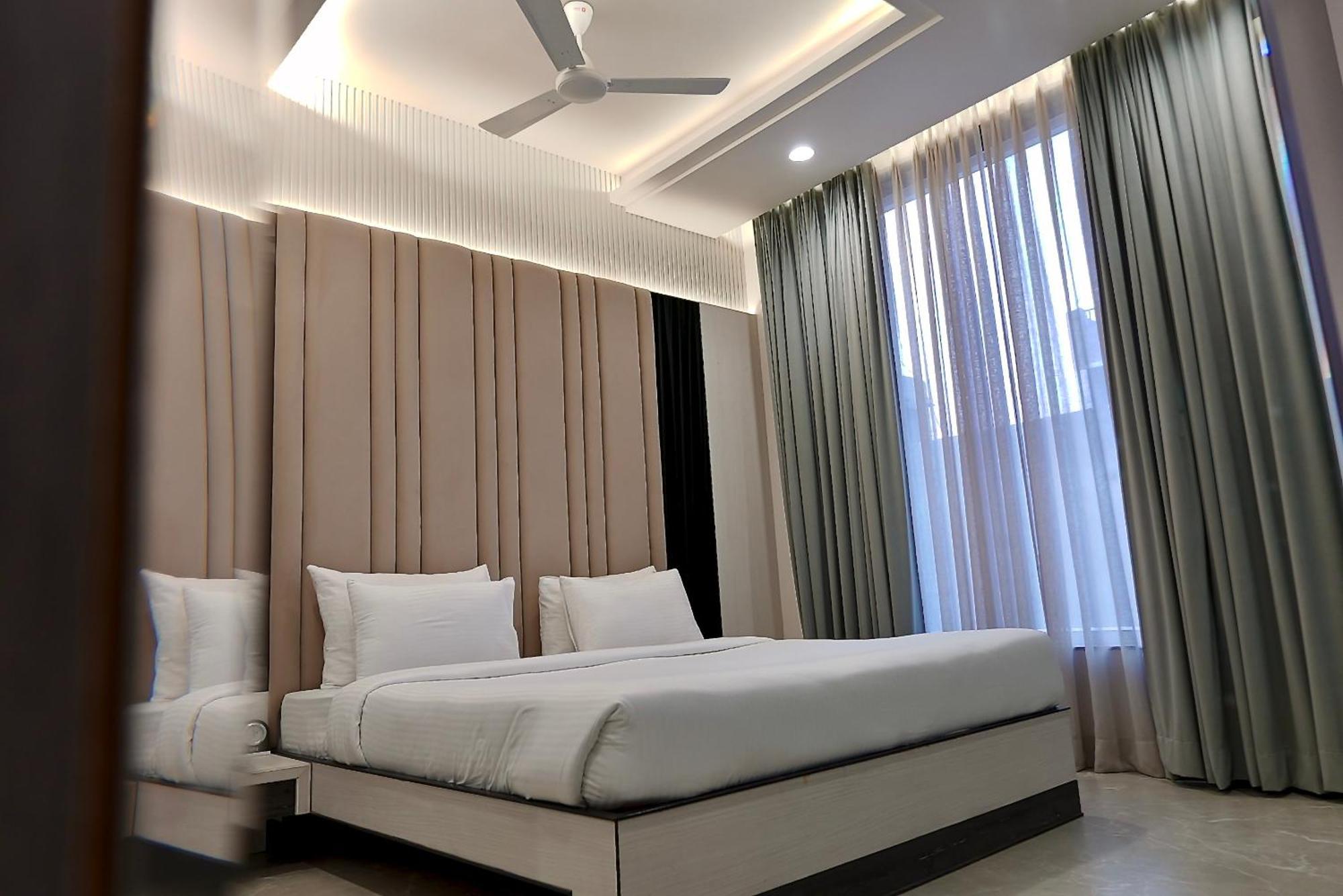 Hotel Elinor By Dazzling Hotels & Resorts Agra  Zewnętrze zdjęcie
