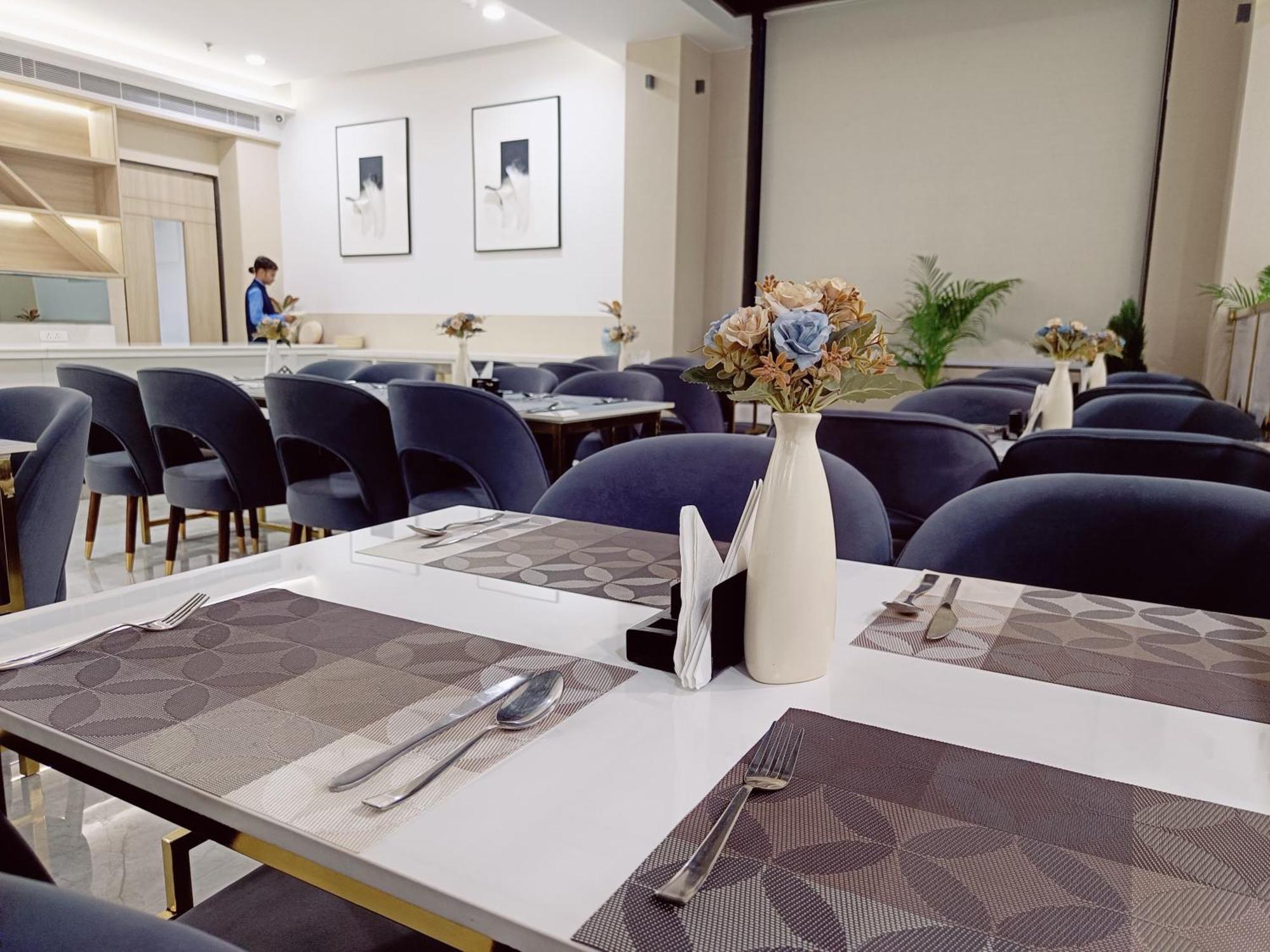 Hotel Elinor By Dazzling Hotels & Resorts Agra  Zewnętrze zdjęcie