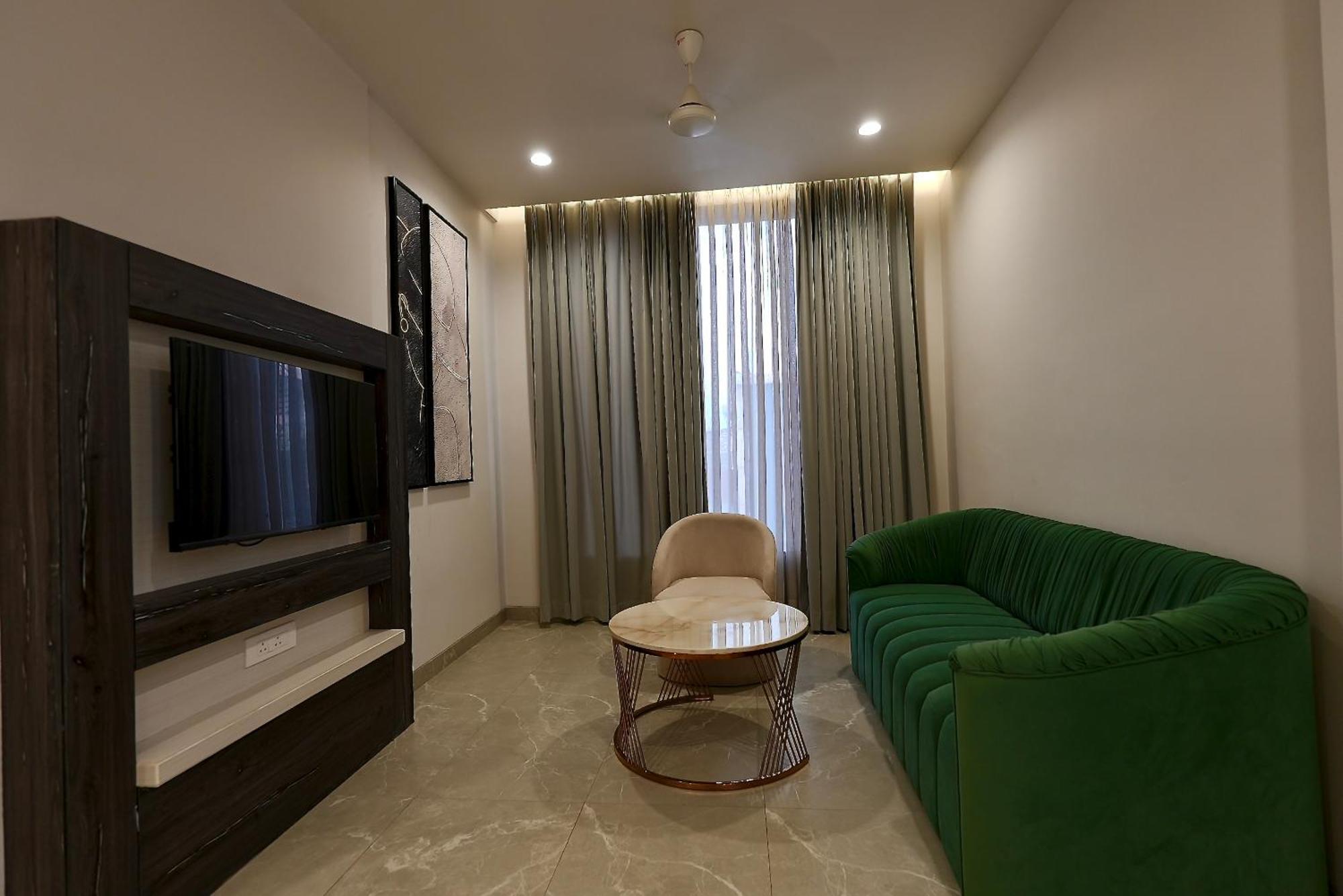 Hotel Elinor By Dazzling Hotels & Resorts Agra  Zewnętrze zdjęcie