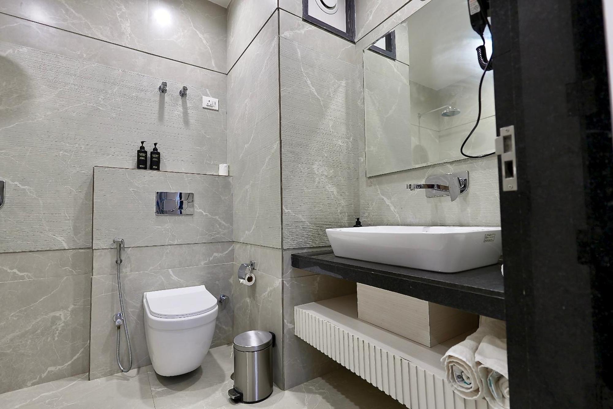 Hotel Elinor By Dazzling Hotels & Resorts Agra  Zewnętrze zdjęcie