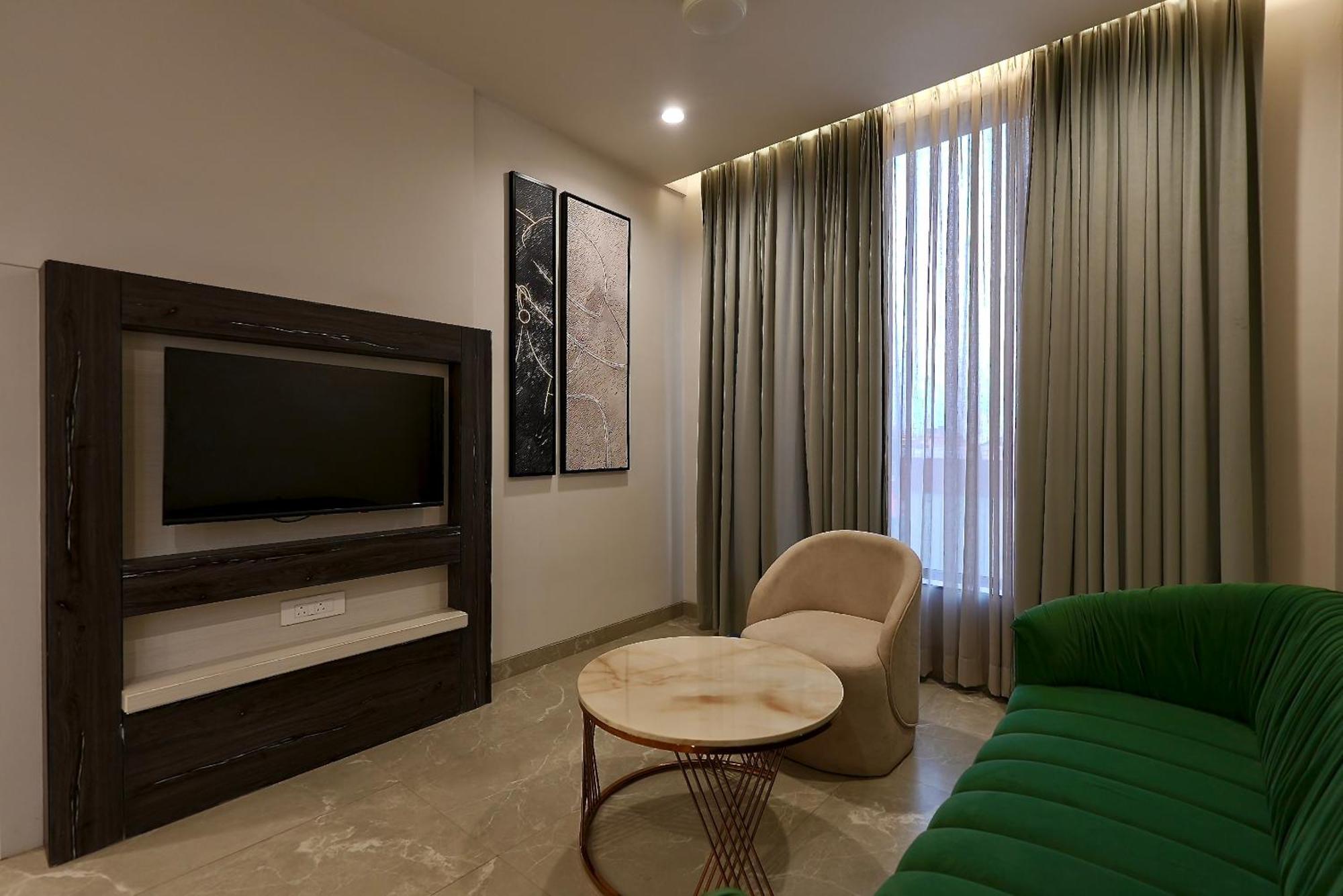 Hotel Elinor By Dazzling Hotels & Resorts Agra  Zewnętrze zdjęcie
