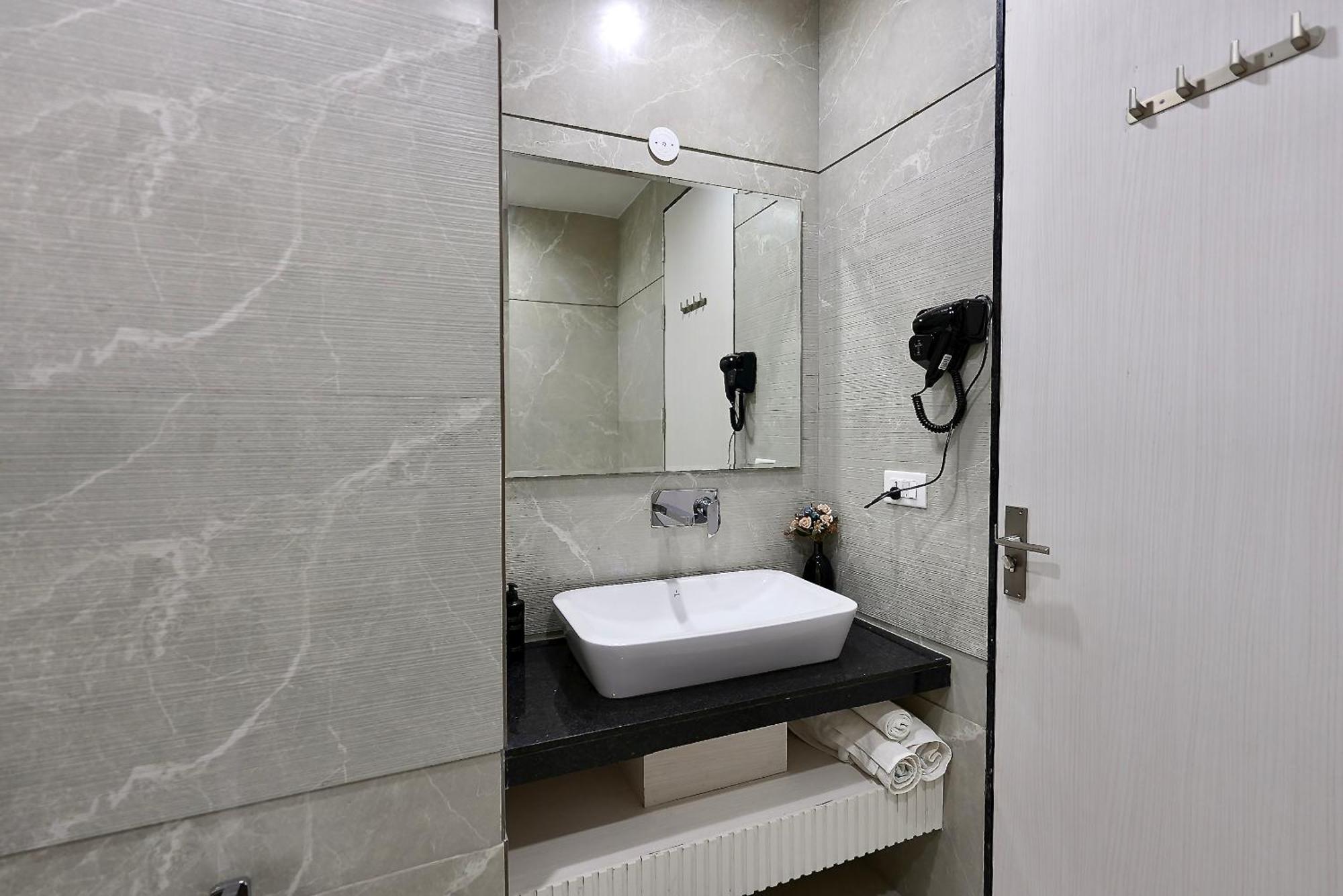 Hotel Elinor By Dazzling Hotels & Resorts Agra  Zewnętrze zdjęcie