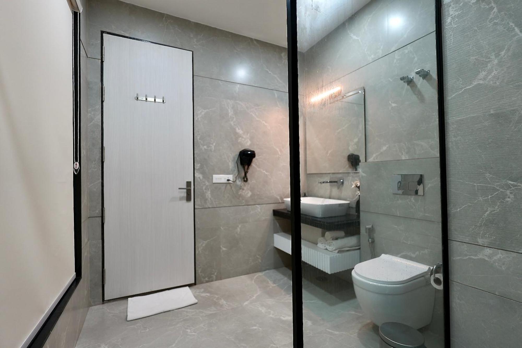 Hotel Elinor By Dazzling Hotels & Resorts Agra  Zewnętrze zdjęcie