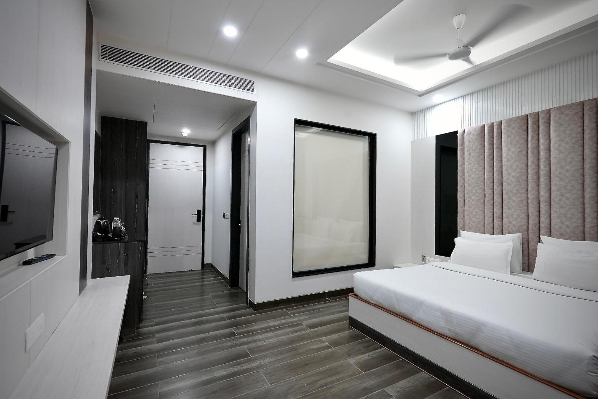 Hotel Elinor By Dazzling Hotels & Resorts Agra  Zewnętrze zdjęcie
