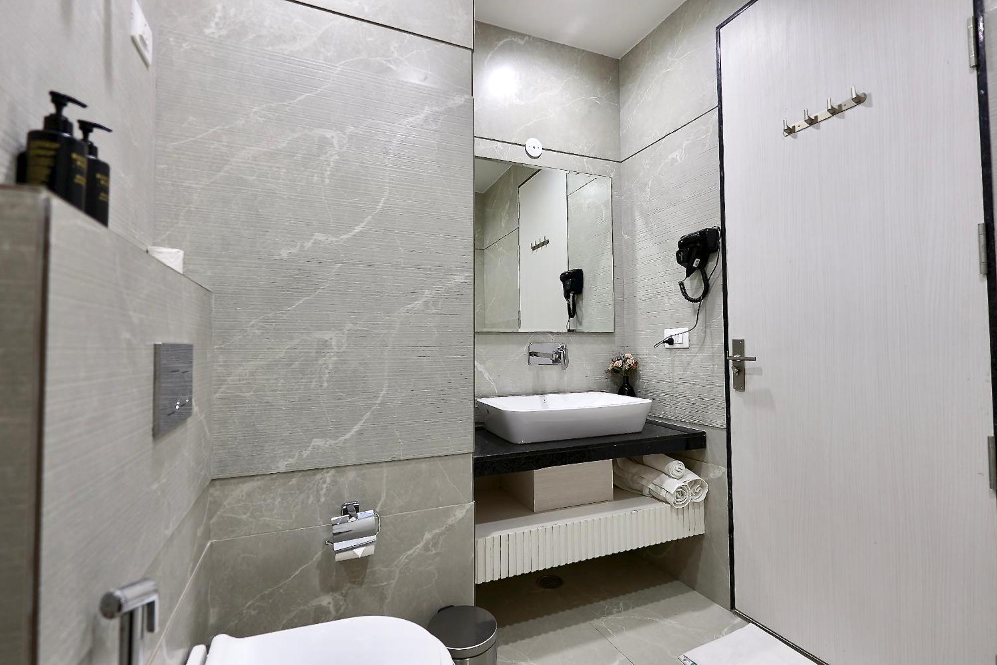 Hotel Elinor By Dazzling Hotels & Resorts Agra  Zewnętrze zdjęcie